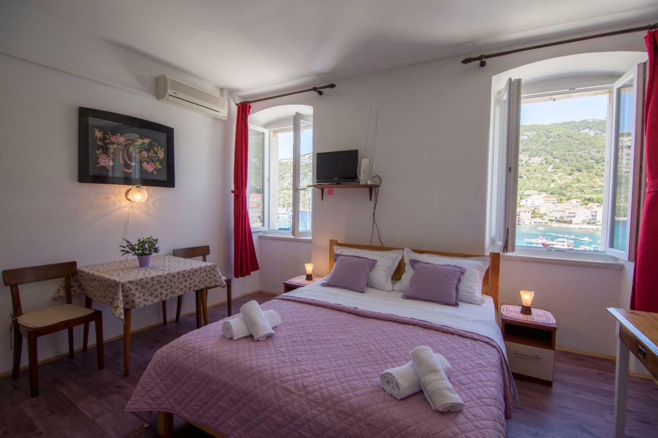 Apartment Riva 5 Komiža Extérieur photo