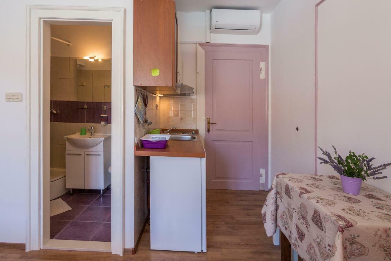 Apartment Riva 5 Komiža Extérieur photo