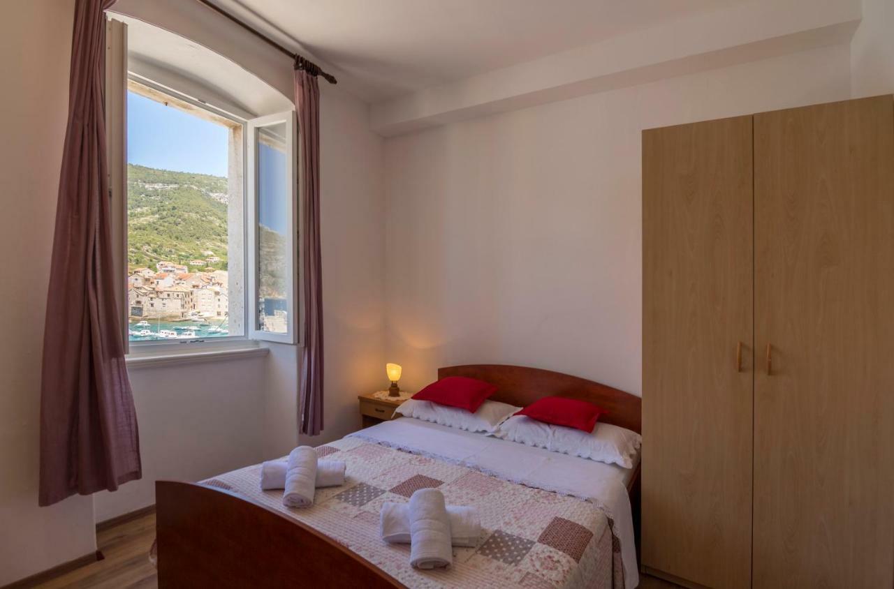 Apartment Riva 5 Komiža Extérieur photo